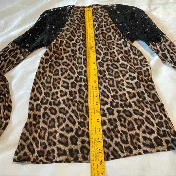 𝅺Michael Kors Leopard Animal Print Top Lace Shoulders Women Size XS - Picture 6 of 16